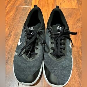 Nike Women's Flex Experience8 Running Shoe Size 9.5 Black Gray Sneaker Low Top